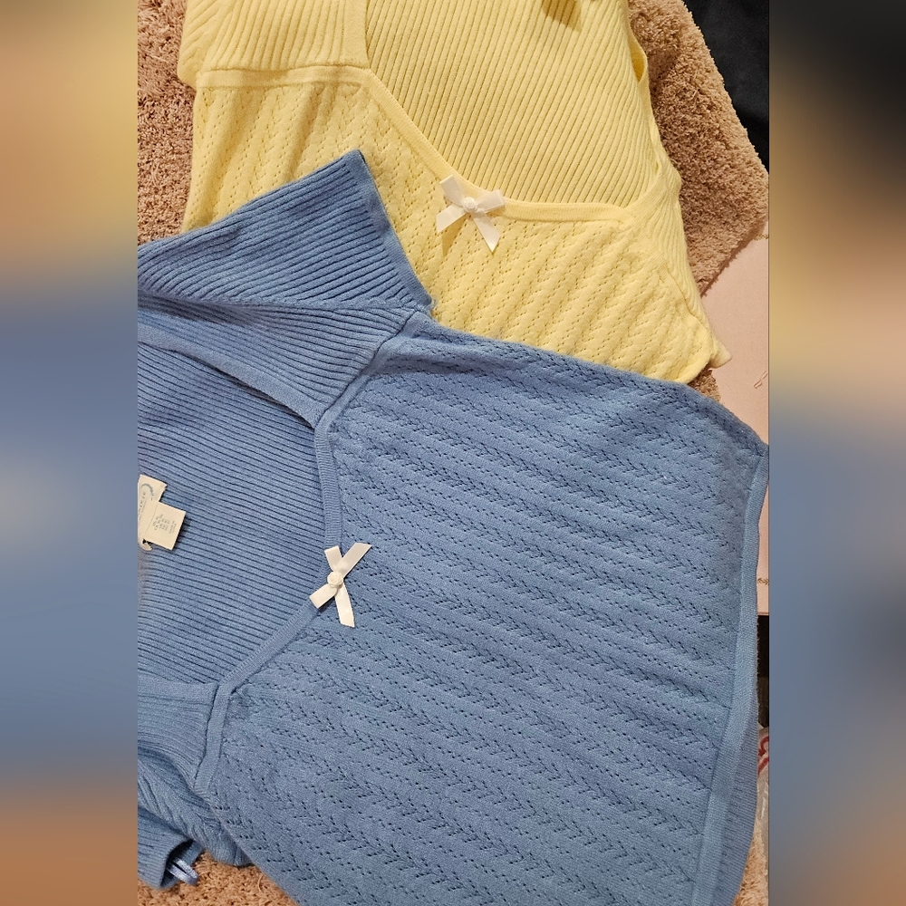 THE PRAIRIE JUNIORS TWO PIECE CROP STYLE YELLOW AND BLUE POINTELLE SWEATER SET